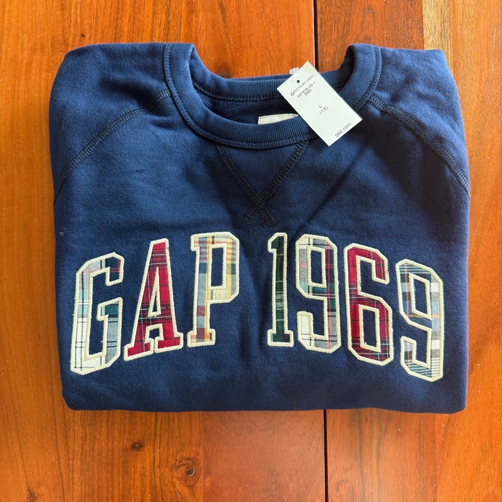 🦊 GAP Kids Navy Sweatshirt with 1969 Logo in Plaid Lettering 🦊